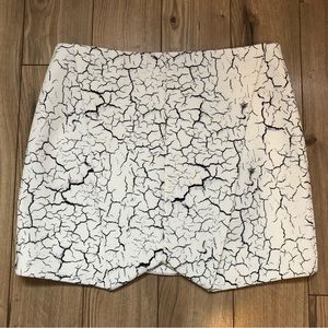 Women’s Cameo Asymmetrical Black off white Crackle design Mini Skirt size S